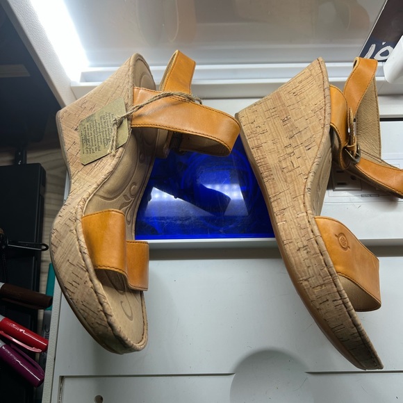 Born Leather deep yellow (mustard) wedge sandal woven heel. size 11. Never worn - Picture 2 of 4